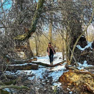 Hiii I’m Kate; I like long walks in the woods👋

📸: @inspiredbymovement 
#hiking #sundayfunday #inthewoods #trails #sunnysunday #optoutside #funisthebest #sweatydirtyhappy #adventureon #liveoutdoors #timetoplay #outsider #hikelife #winterhikechallange #feelslikespring #puremichigan